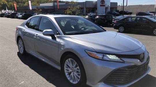 2019 toyota camry hybrid xle
