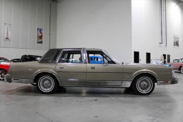 1988 lincoln town car signature