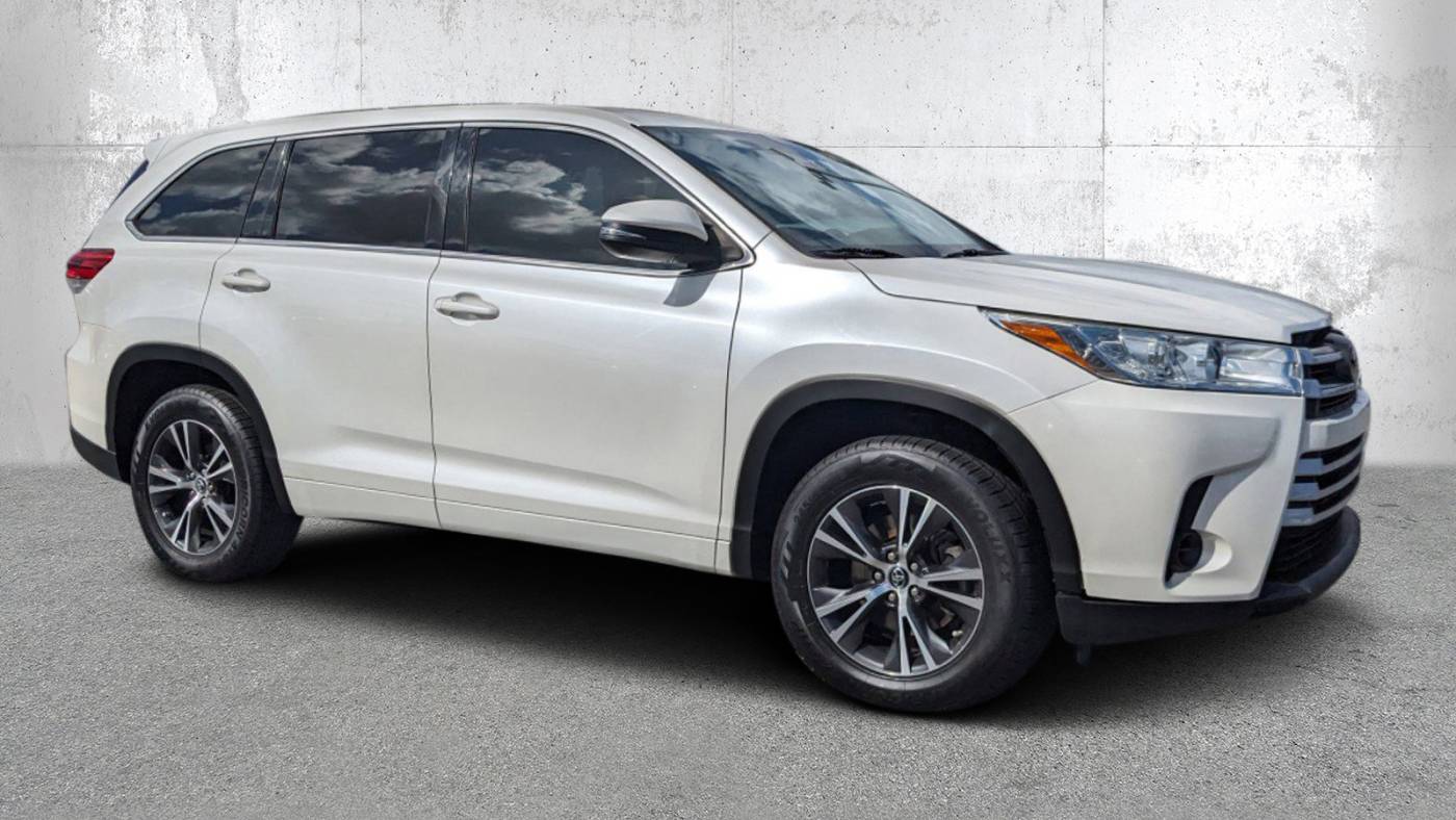 2018 toyota highlander le