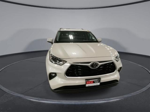 2021 toyota highlander le