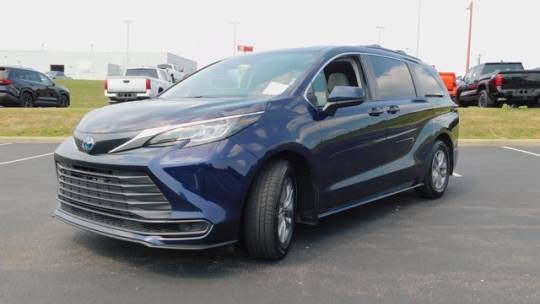 2022 toyota sienna le 8-passenger