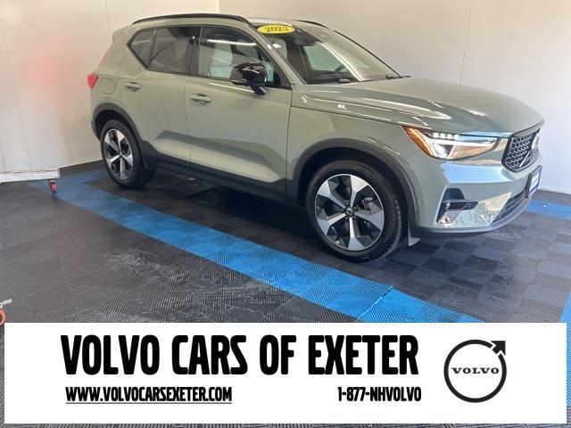 2023 volvo xc40 b5 plus dark theme