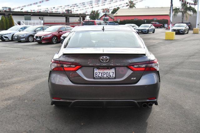 2022 toyota camry se