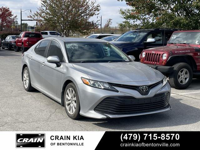2019 toyota camry le
