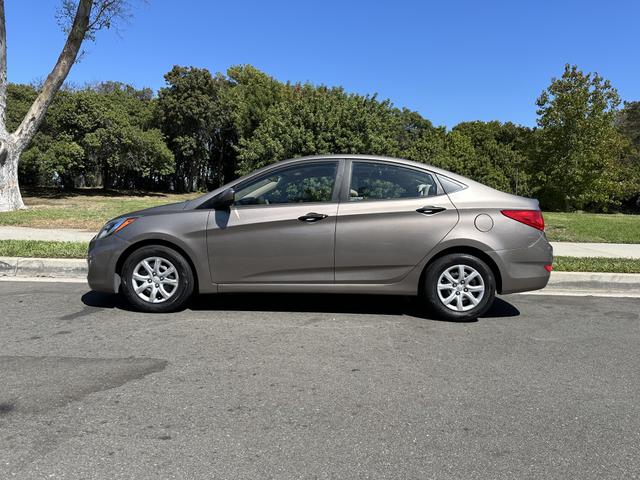 2012 hyundai accent gls
