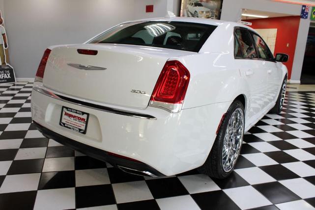 2018 chrysler 300 touring
