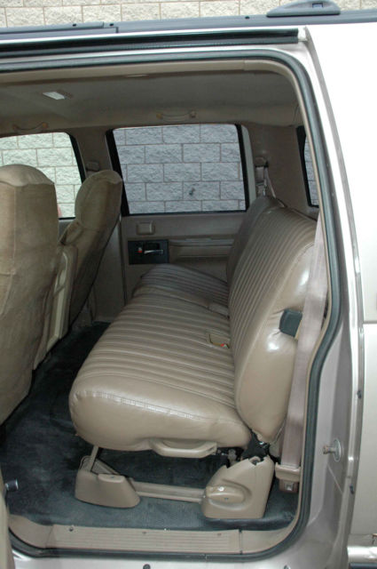 1992 2500 chevrolet suburban cheyenne - w/ towing package
