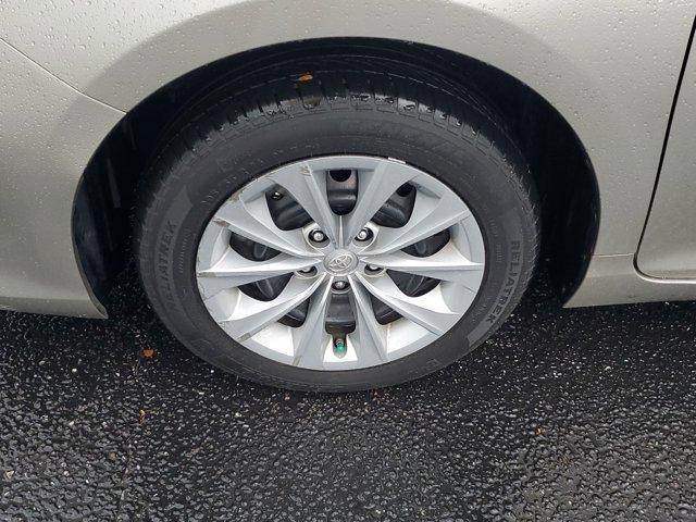 2016 toyota camry hybrid le