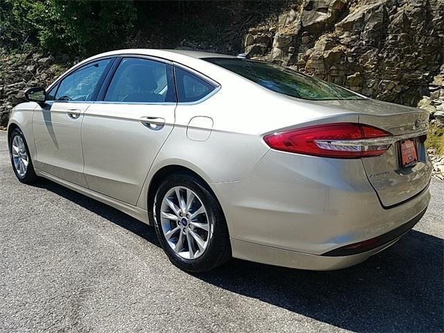 2017 ford fusion se