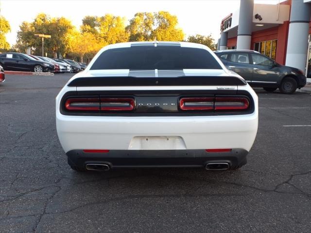 2017 dodge challenger sxt