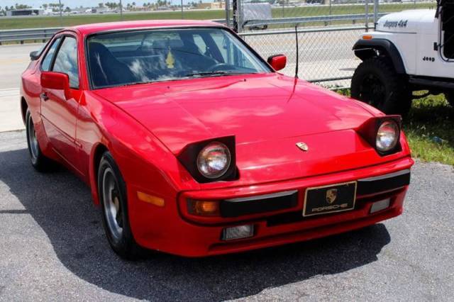 1984 porsche 944 base 2dr hatchback manual 5-speed rwd i4 2.5l gasoline