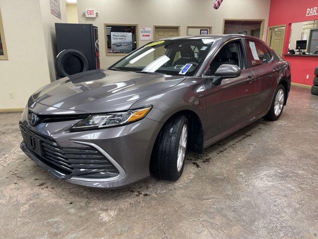 2022 toyota camry le