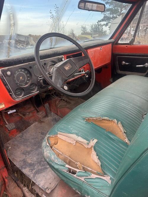 1972 chevy pick up! 4x4, automatic, tilt wheel, high optioned truck, no drive