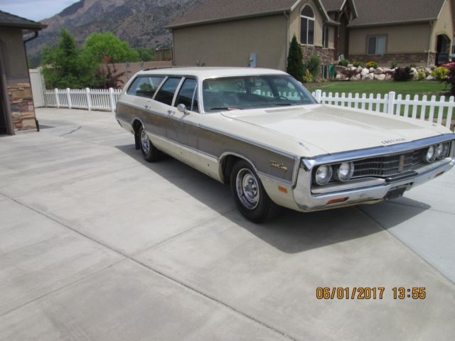 1969 chrysler town & country station wagon