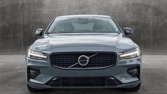 2024 volvo s60 b5 plus dark theme