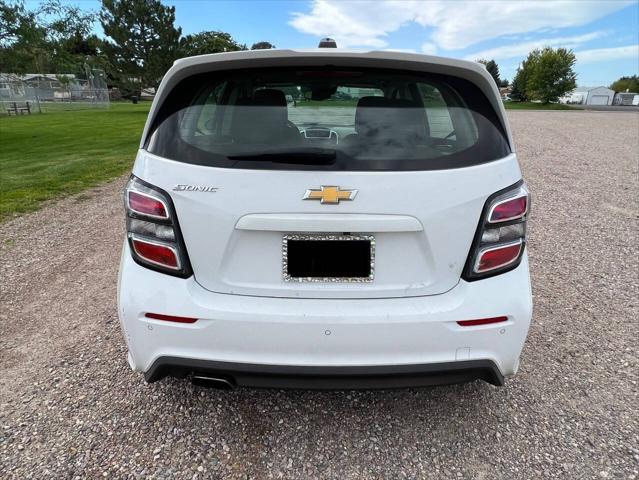 2020 chevrolet sonic fwd hatchback 1fl 5-door