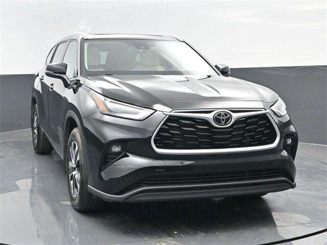 2022 toyota highlander xle in bellview, west virginia