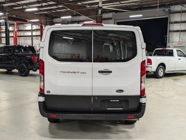 2021 ford transit-250 base