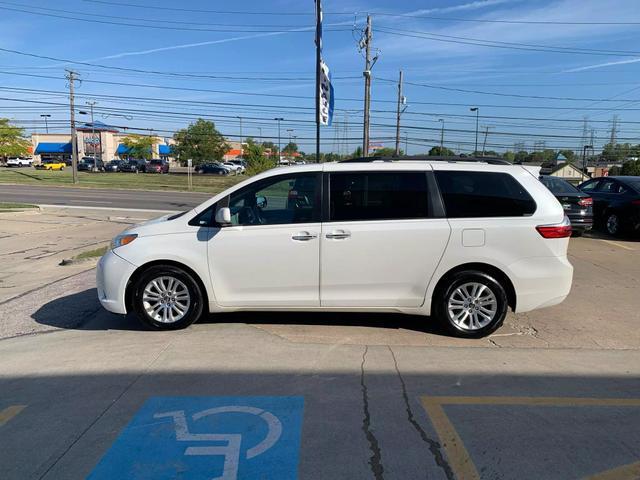 2017 toyota sienna xle