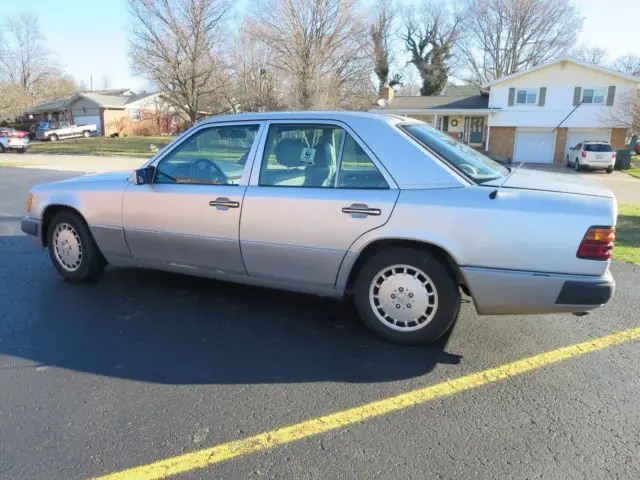 1993 mercedes 300d 2.5 liter turbo diesel 198k miles 4 door sedan silver smooth