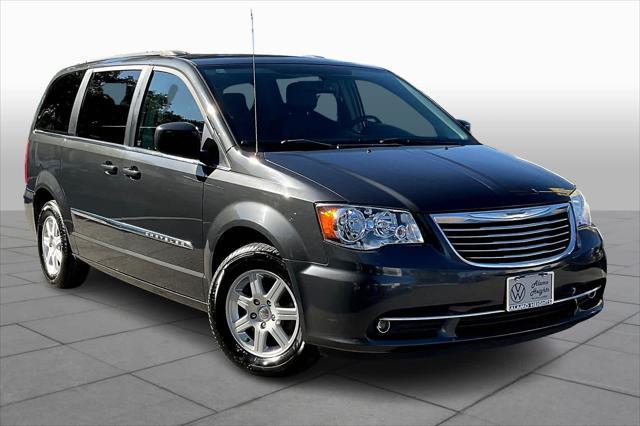 2012 chrysler town & country touring