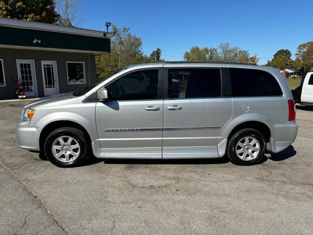 2012 chrysler town & country touring
