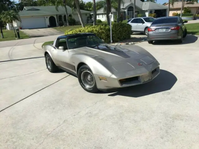 1982 corvette collectors edition- no reserve auction