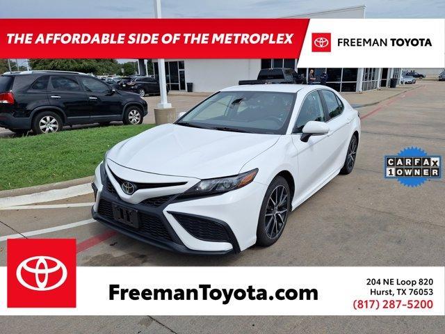 2022 toyota camry se