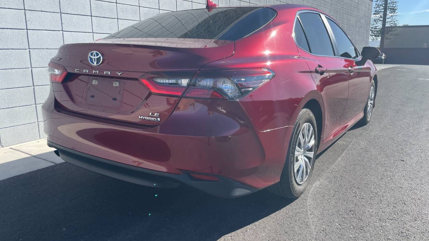 2022 toyota camry hybrid le