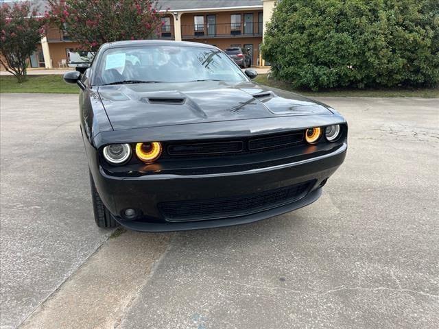 2022 dodge challenger sxt