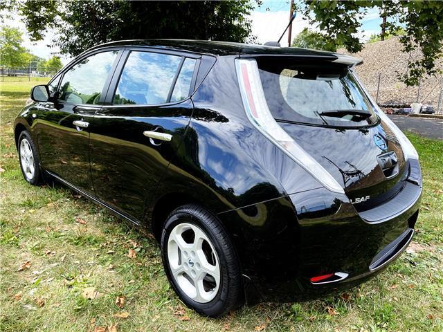 2012 nissan premium package! sl