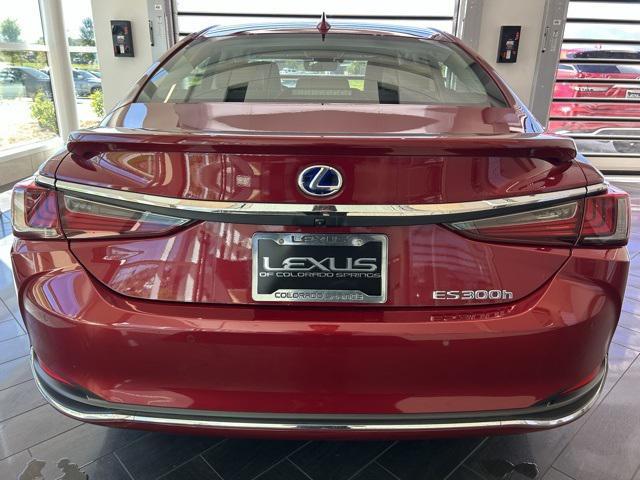 2021 lexus es 300h base