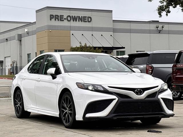 2022 toyota camry se