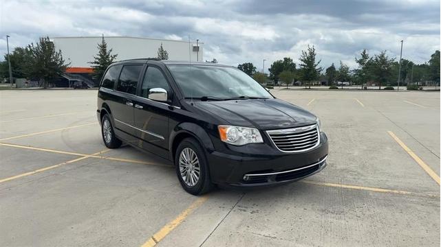 2013 chrysler town & country touring-l