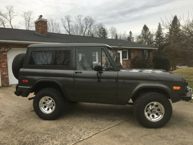 1970 ford bronco, 4 spd manual, 4x4, excellent condition
