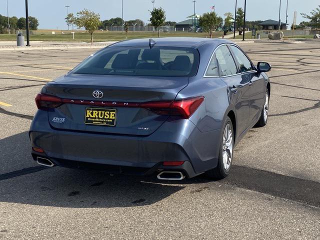 2022 toyota avalon xle