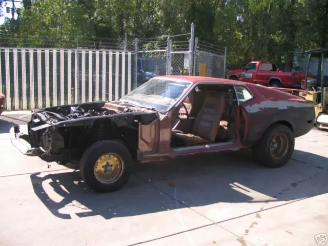 1971 fastback mustang torn down - barn find with lots of extra parts; mach1