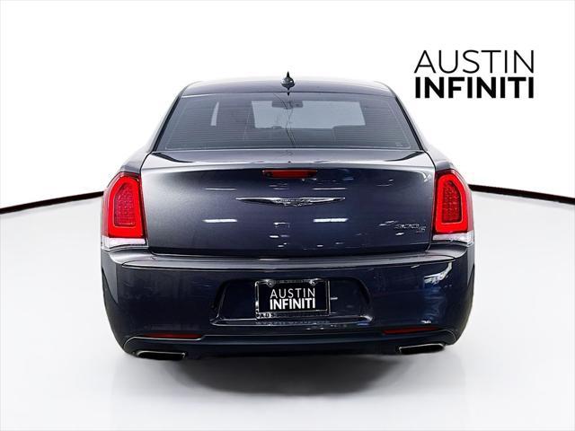 2019 chrysler 300 s