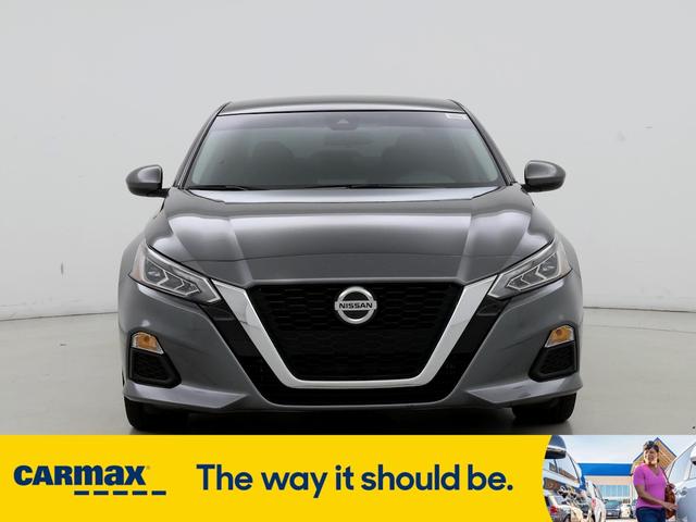 2022 nissan altima sv