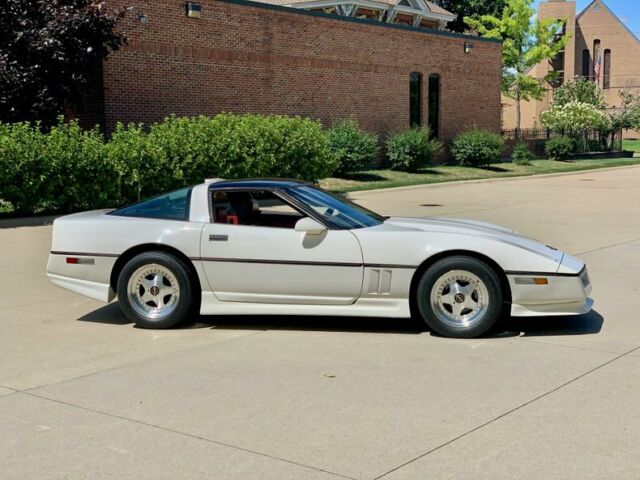 1988 chevrolet corvette white coupe 5.7 liter v8 automatic