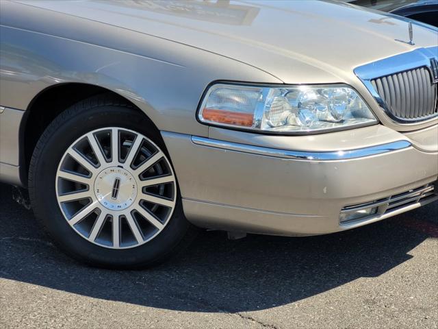 2003 lincoln town car signature