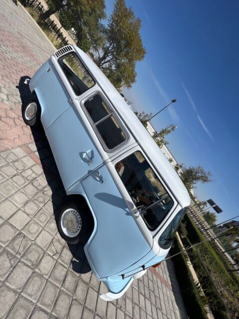 1982 volkswagen bus/vanagon van blue /white