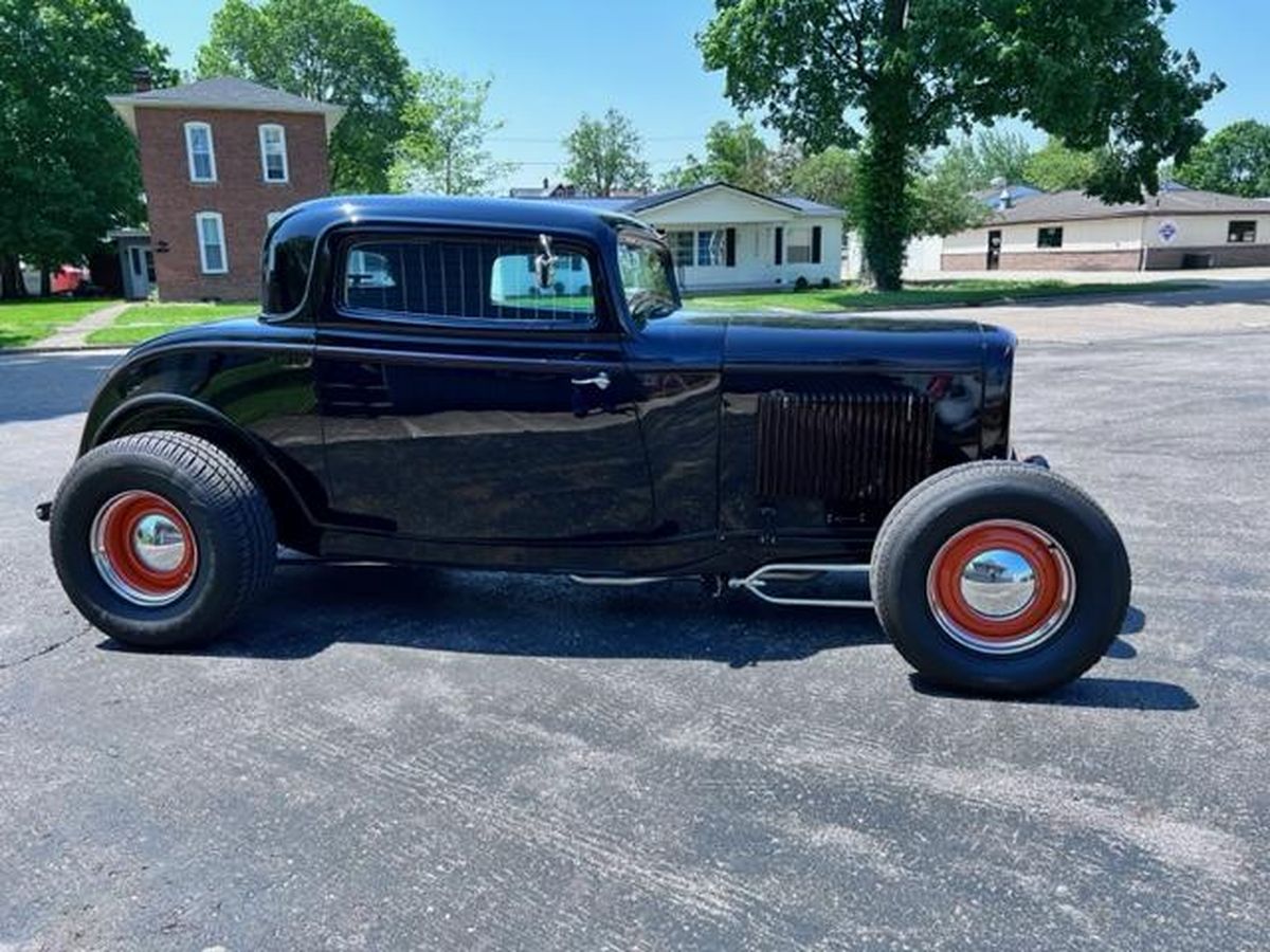 1932 ford 3 window coupe