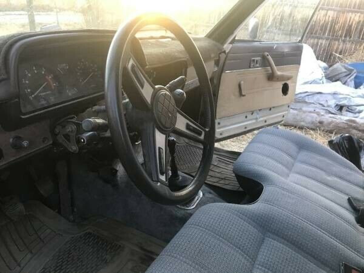 1982 toyota pickup 4x4 hilux sr5 short bed 5 speed 4 wheel drive