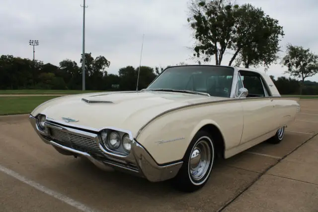 1961 ford thunderbird (great condition)