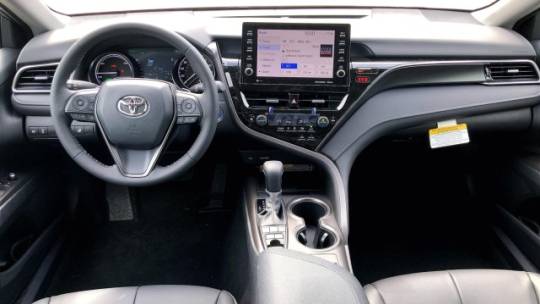 2021 toyota camry hybrid xse