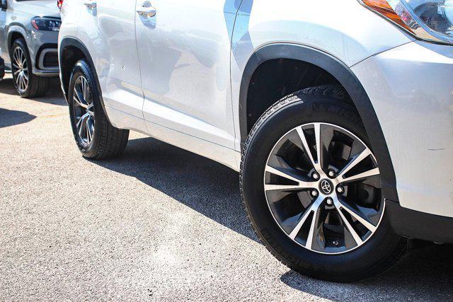 2017 toyota highlander le plus