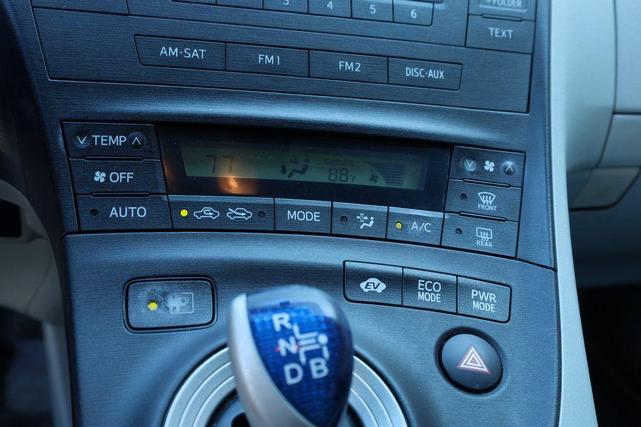 2010 toyota prius iii