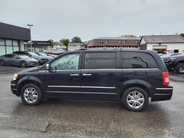 2010 chrysler town & country limited