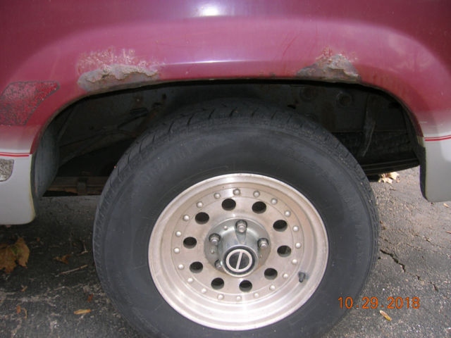 3.0l v6, 5 speed manual, 2wd. fiberglass cap. aluminum rims